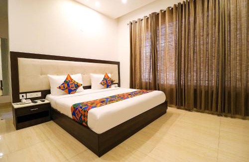 Sushant Lok Hotel | FabHotel Oyster Villa - Nr Paras Hospitals Sushant Lok 1