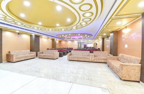 Mansarovar Hotel | Fabhotel Pacific View