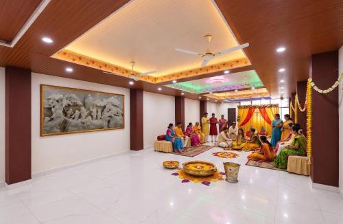 Bhojpur Hotel | FabHotel Prakash & Sons, Hoshangabad Rd