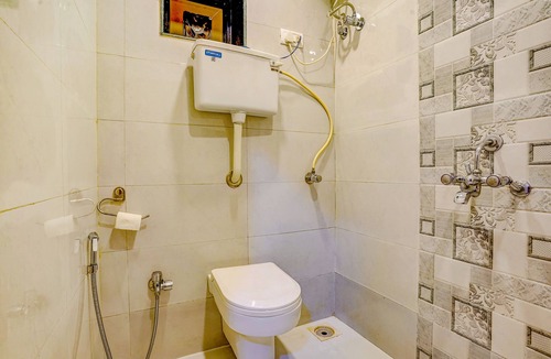 Vile Parle East Hotel | FabHotel Prakash Inn - T2 - Chhatrapati Shivaji Airpor