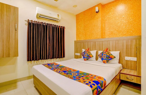 Vile Parle East Hotel | FabHotel Prakash Inn - T2 - Chhatrapati Shivaji Airpor