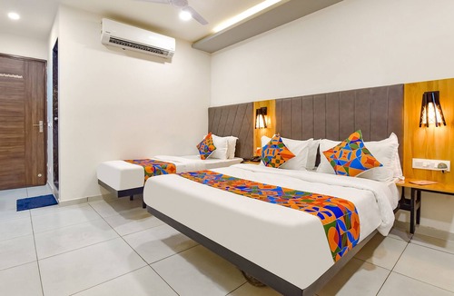 Padra Hotel | Fabhotel Royal City