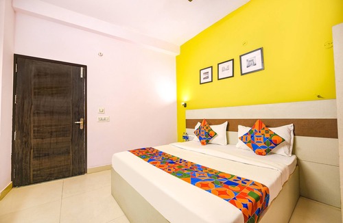 New Delhi Hotel | FabHotel Royal Discovery