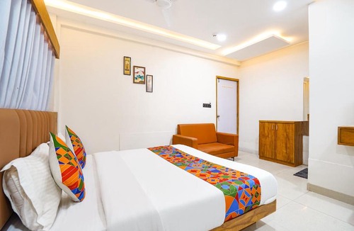 Ahmedabad Hotel | FabHotel Royal King