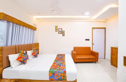 Ahmedabad Hotel | FabHotel Royal King