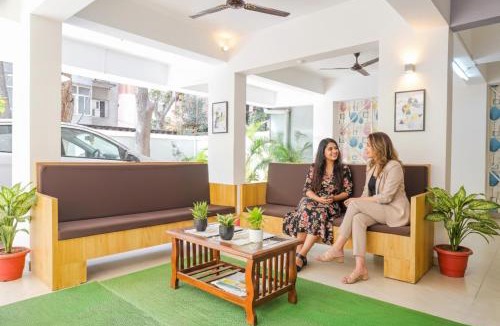 Pune Hotel | FabHotel Saffron Inn I - Nr Darshan Museum