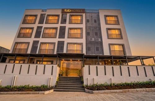 Wadgaon Hotel | FabHotel Sahyadri Mantram