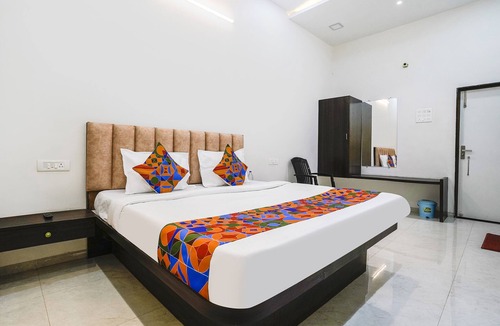 Nashik Hotel | Fabhotel Saroj Inn