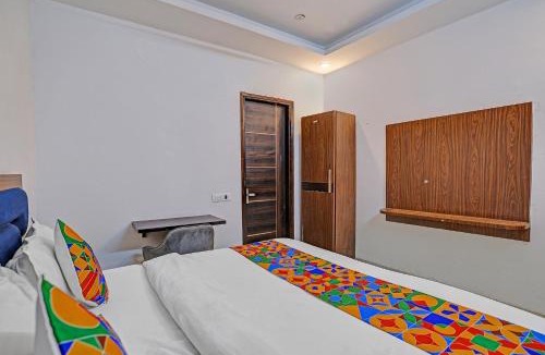 Sector 62 Hotel | FabHotel Satya