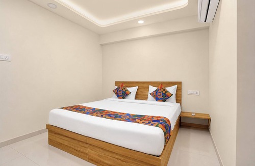 Nashik Road Hotel | Fabhotel Sb Palace