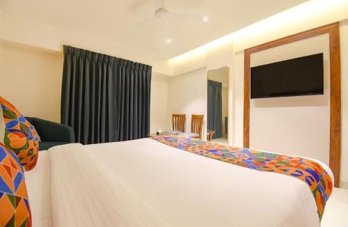 Karve Nagar Hotel | FabHotel Shourya Regency