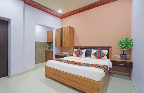 Vrindavan Hotel | Fabhotel Shri Rawat Kunj - 150m From Banke Bihari temple