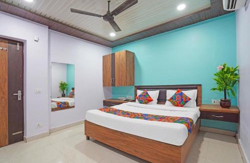 Vrindavan Hotel | Fabhotel Shri Rawat Kunj - 150m From Banke Bihari temple