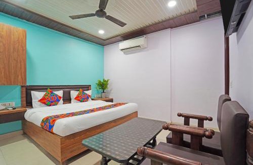 Vrindavan Hotel | Fabhotel Shri Rawat Kunj - 150m From Banke Bihari temple