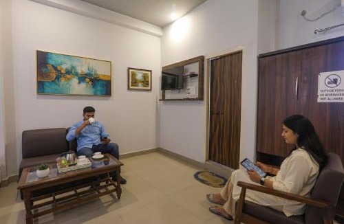Gomti Nagar Hotel | FabHotel SR Inn