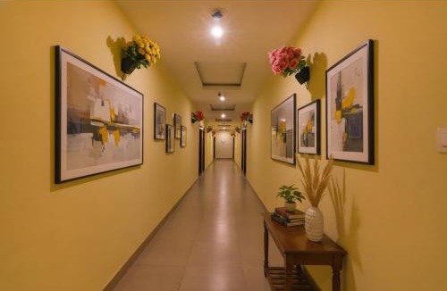 Gomti Nagar Hotel | FabHotel SR Inn