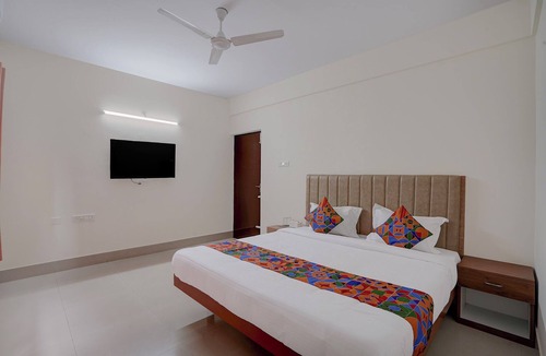 Electronics City Hotel | FabHotel Sri Aditya Inn - Electronic City