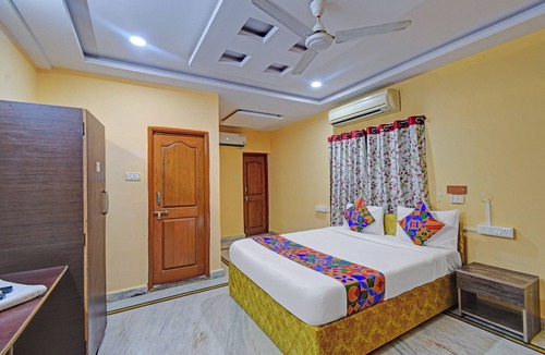 Jubilee Hills Hotel | FabHotel Sun Mint - Jubilee Hills
