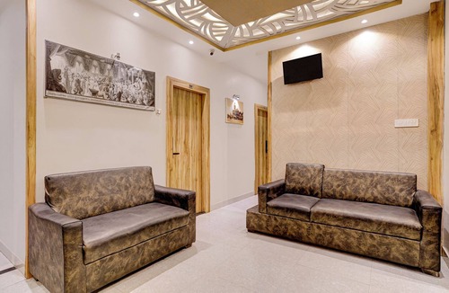 Girgaon Hotel | FabHotel Suncity I
