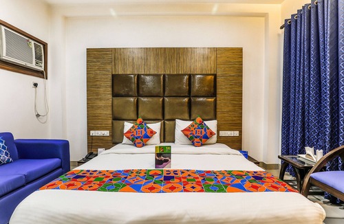 Sushant Lok Hotel | FabHotel The Maple Stays - Nr. Leisure Valley Park, Iffco Chowk