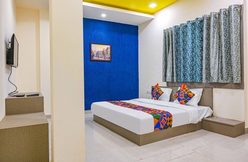Kolar Road Hotel | FabHotel The Whistler