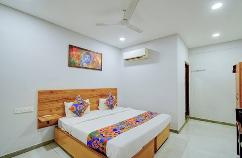 Gachibowli Hotel | Fabhotel Vaishnavi Classic