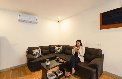 Ameerpet Hotel | Fabhotel Vedhanshi