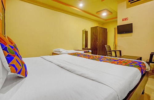 Wagholi Hotel | FabHotel Wagholi Inn