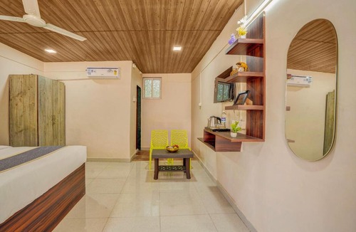 Paud Hotel | Falcon's Retreat