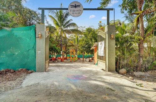 Paud Hotel | Falcon's Retreat