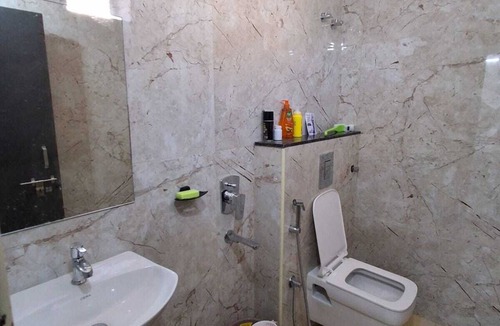 Hyderabad Apartment | Family Friendly 2-bedroom apartment close to Bus, Food and Stores