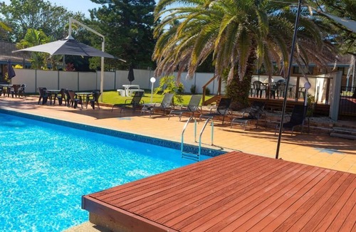 Diamond Beach House | Family Holiday Resort by the Best Beach in NSW with Swimming Pools, Tennis Court