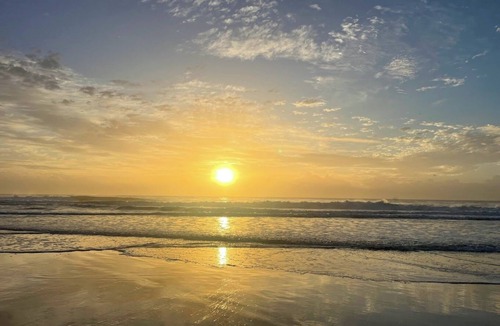Diamond Beach House | Family Holiday Resort by the Best Beach in NSW with Swimming Pools, Tennis Court