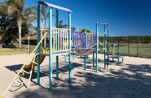 Diamond Beach House | Family Holiday Resort by the Best Beach in NSW with Swimming Pools, Tennis Court