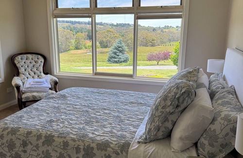 Nashdale House | Farmhouse on the mountain surrounded by wineries. Dog friendly!