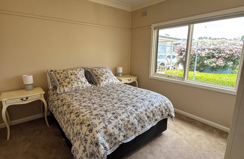 Nashdale House | Farmhouse on the mountain surrounded by wineries. Dog friendly!
