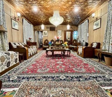 Dal Lake Hotel | Floating Shanghai Group Of Houseboats