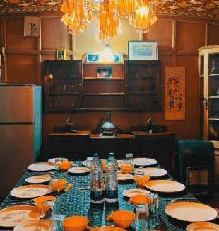 Dal Lake Hotel | Floating Shanghai Group Of Houseboats