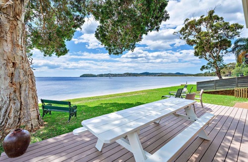 Salamander Bay House | Footprints on Foreshore