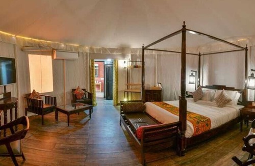 Kanoi Hotel | Fort Aranya