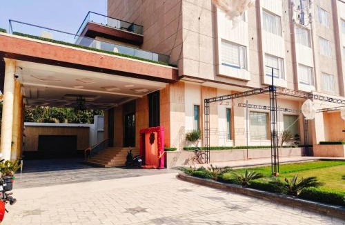 Varanasi Hotel | Four Leaf Hotel - AKOSHA