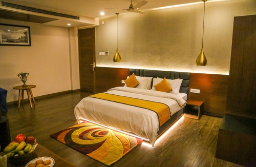 Varanasi Resort | Four Leaf Hotel Sapphire Blue