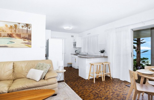 Mollymook Beach House | FREE NIGHT. Pay for 2 stay for 3