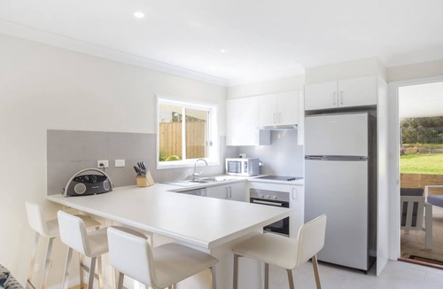 Lake Tabourie House | FREE NIGHT. Pay for 2 stay for 3
