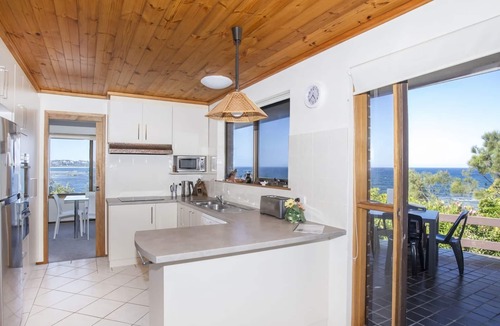Mollymook House | FREE NIGHT. Pay for 2 stay for 3