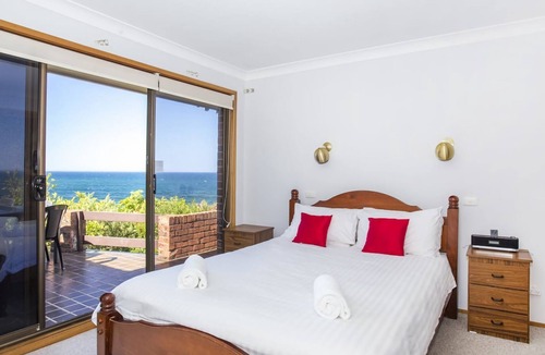 Mollymook House | FREE NIGHT. Pay for 2 stay for 3
