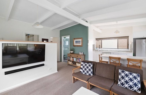 Narrawallee House | Free night! Pay for 2 stay for 3 at Wonky Pine