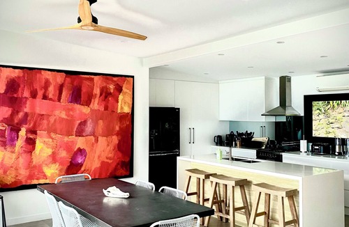 Newport House | FREE WINE AMAZING Insta-worthy ocean views over Newport Beach sleeps 9 guests