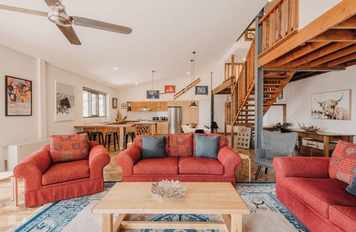 Jindabyne House | Frogmouth Hutte - A unique mountain destination. Alpine Way, Crackenback.