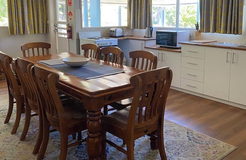 Talbingo Apartment | Fully equipped and spacious 3-bedroom apartment with balcony